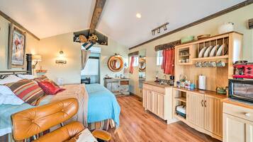 Apartment (0 Bedroom) | Interior