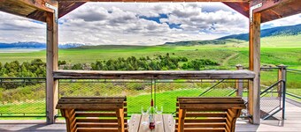 'dreamswest' Ennis Studio w/ Deck & Stunning Views