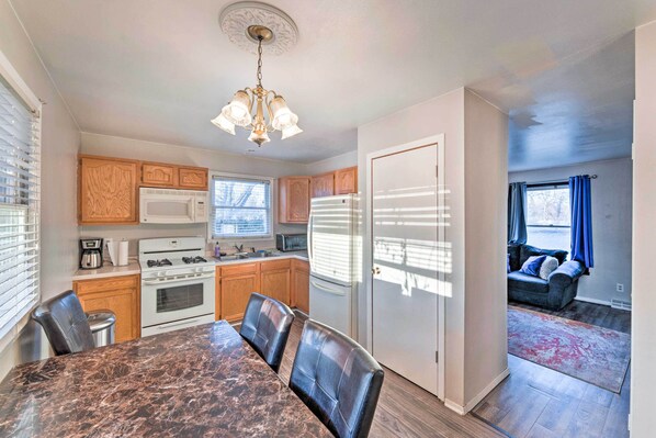 House (4 Bedrooms) | Interior - Family-friendly Rockford Home w/ Private Yard! (Rockford)