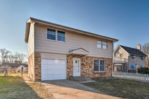 Interior - Family-friendly Rockford Home w/ Private Yard! (Rockford)