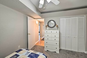 Apartment (2 Bedrooms) | Interior - Charming Condo w/ Pool Access - Walk to Beach (Myrtle Beach)