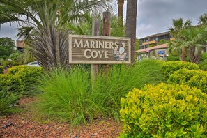 Apartment (2 Bedrooms) | Interior - Charming Condo w/ Pool Access - Walk to Beach (Myrtle Beach)
