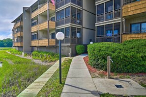 Apartment (2 Bedrooms) | Interior - Charming Condo w/ Pool Access - Walk to Beach (Myrtle Beach)