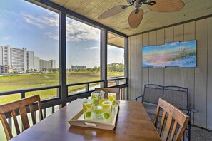 Apartment (2 Bedrooms) | Interior - Charming Condo w/ Pool Access - Walk to Beach (Myrtle Beach)