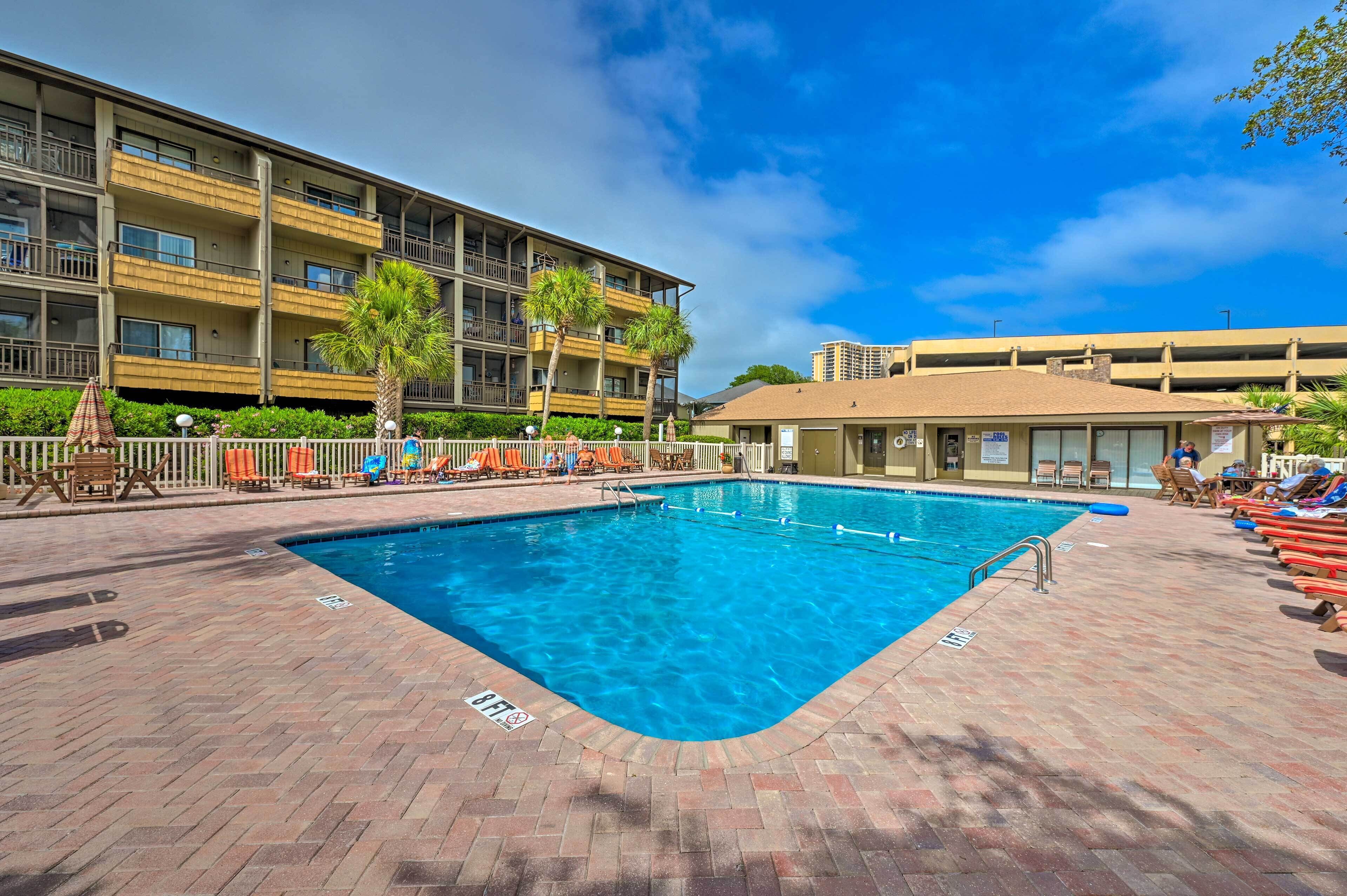 Charming Condo w/ Pool Access - Walk to Beach