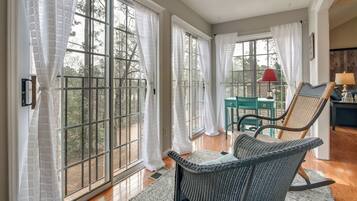 Apartment (3 Bedrooms) | Front of property