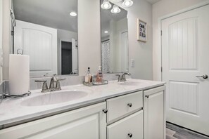 Interior - 4 Mi to Beach: Frankford Home w/ Game Room (Frankford)