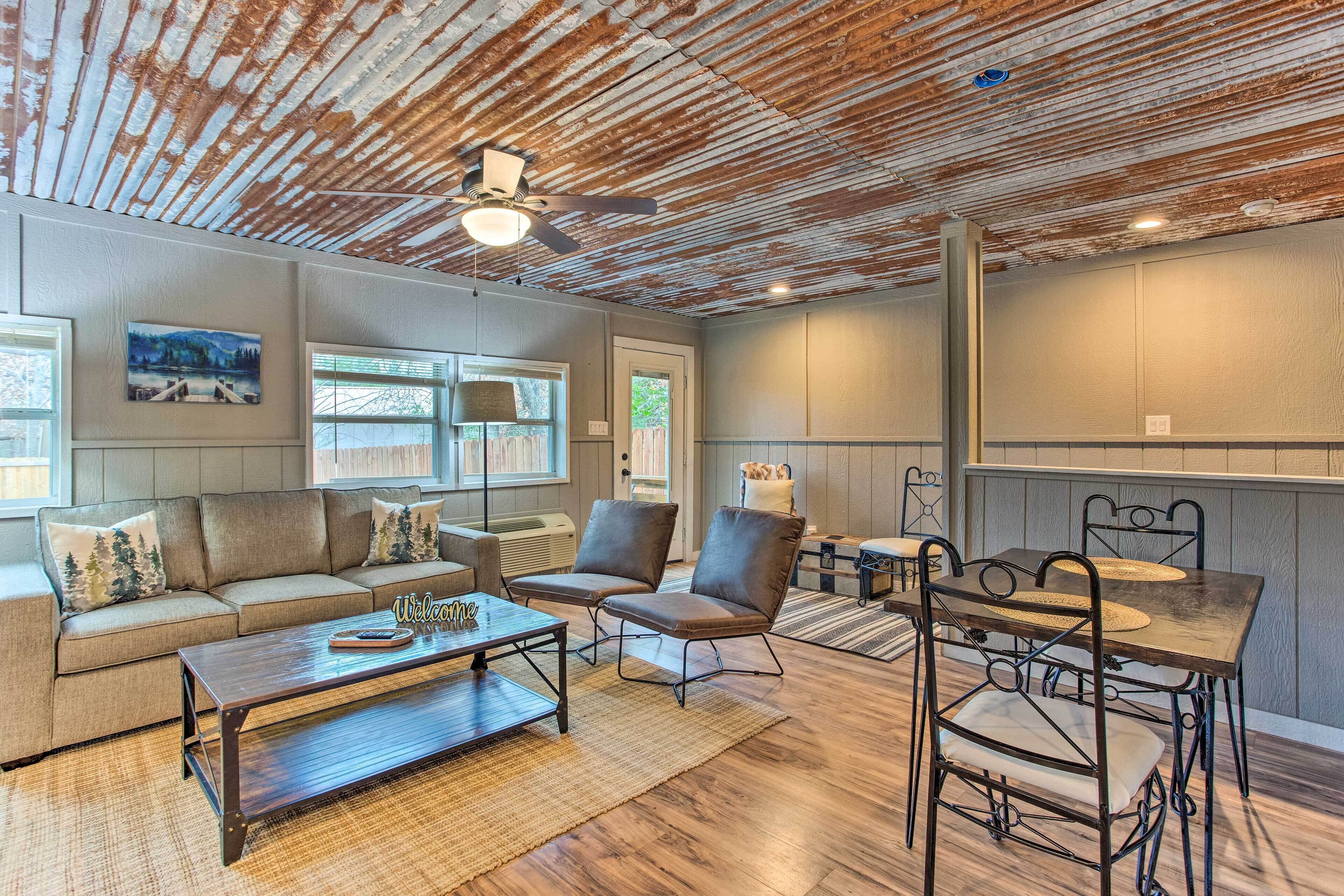 Serene Gordonville Cabin w/ Private Balcony!