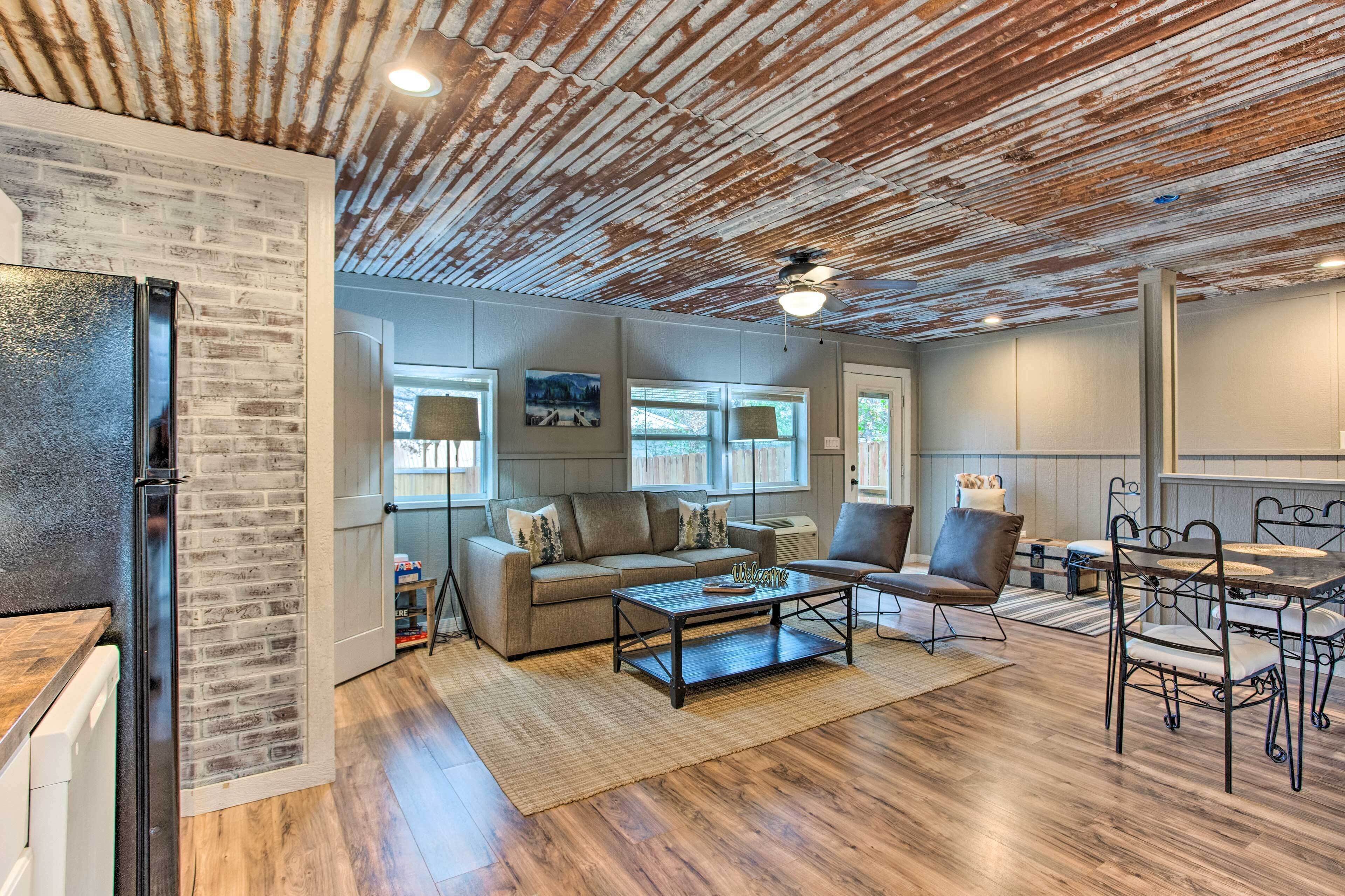 Serene Gordonville Cabin w/ Private Balcony!