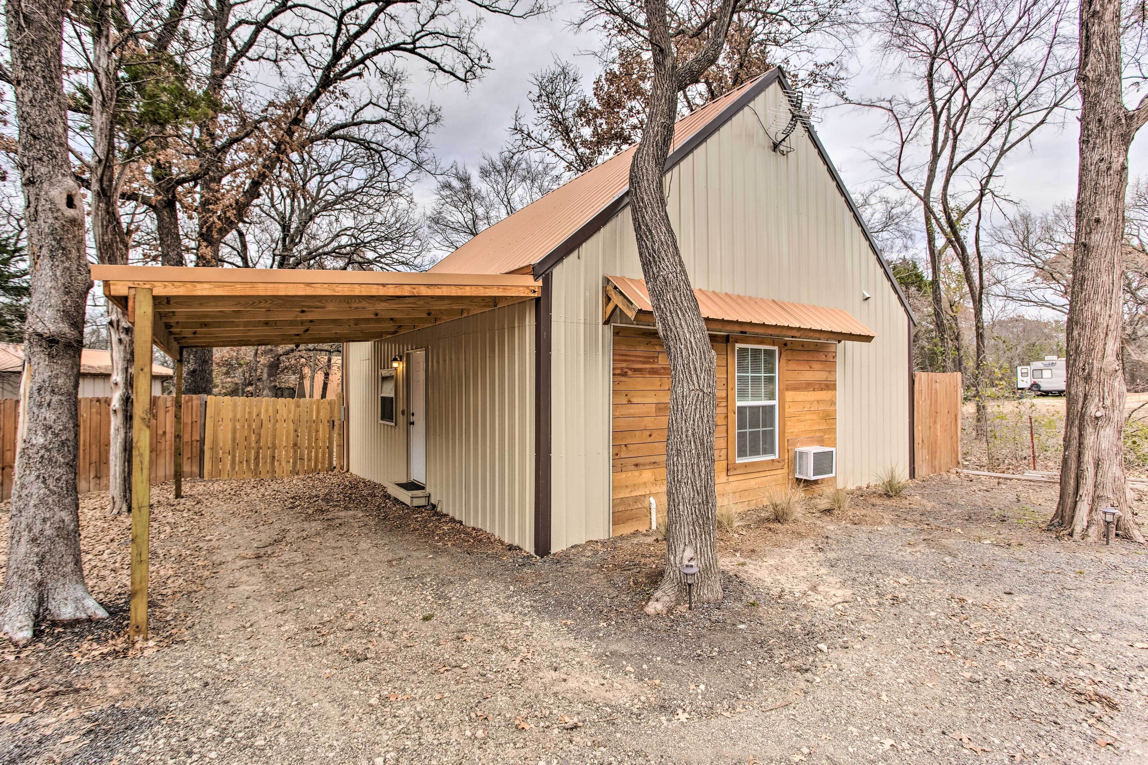 Serene Gordonville Cabin w/ Private Balcony!