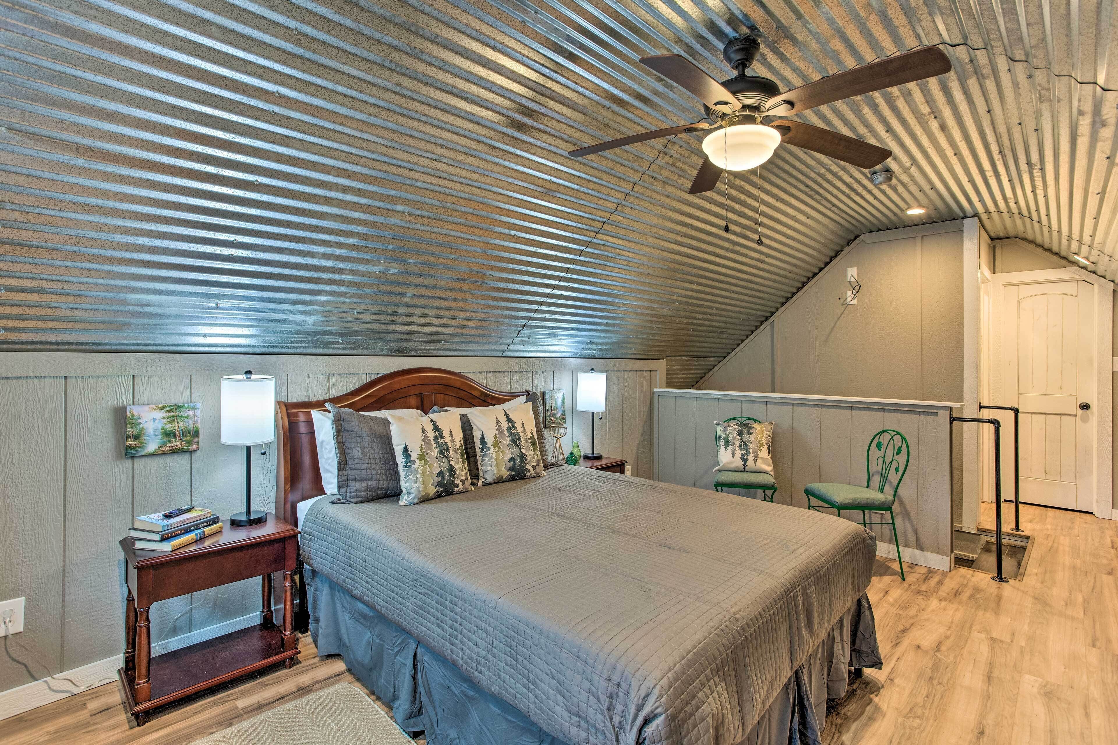 Serene Gordonville Cabin w/ Private Balcony!