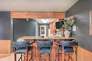 House (6 Bedrooms) | Interior
