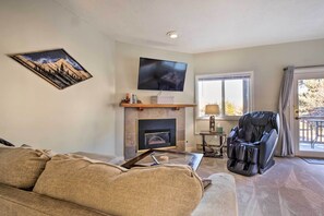 Apartment (1 Bedroom) | Interior - 4 Mi to Keystone Resort: Dillon Condo w/ Patio (Dillon)