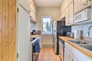 Apartment (1 Bedroom) | Interior - 4 Mi to Keystone Resort: Dillon Condo w/ Patio (Dillon)