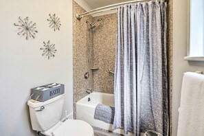 House (3 Bedrooms) | Interior - Picturesque Colorado Springs Vacation Home! (Colorado Springs)