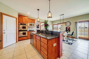 Apartment (5 Bedrooms) | Interior - Dyer Family Escape - 20 Mi to Lake Michigan! (Dyer)