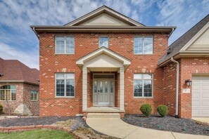 Apartment (5 Bedrooms) | Interior - Dyer Family Escape - 20 Mi to Lake Michigan! (Dyer)