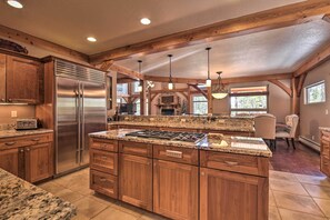 House (4 Bedrooms) | Interior