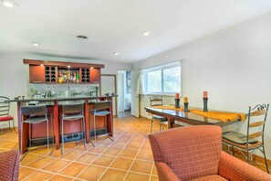 Apartment (1 Bedroom) | Interior - Contemporary Cincinnati Apt w/ Wifi, Near Kenwood! (Cincinnati)