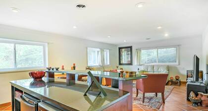 Contemporary Cincinnati Apt w/ Wifi, Near Kenwood!