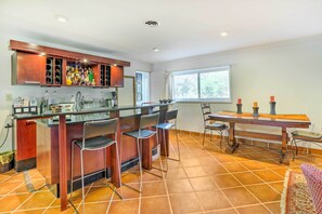 Apartment (1 Bedroom) | Interior - Contemporary Cincinnati Apt w/ Wifi, Near Kenwood! (Cincinnati)