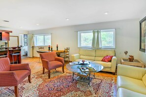 Apartment (1 Bedroom) | Interior - Contemporary Cincinnati Apt w/ Wifi, Near Kenwood! (Cincinnati)