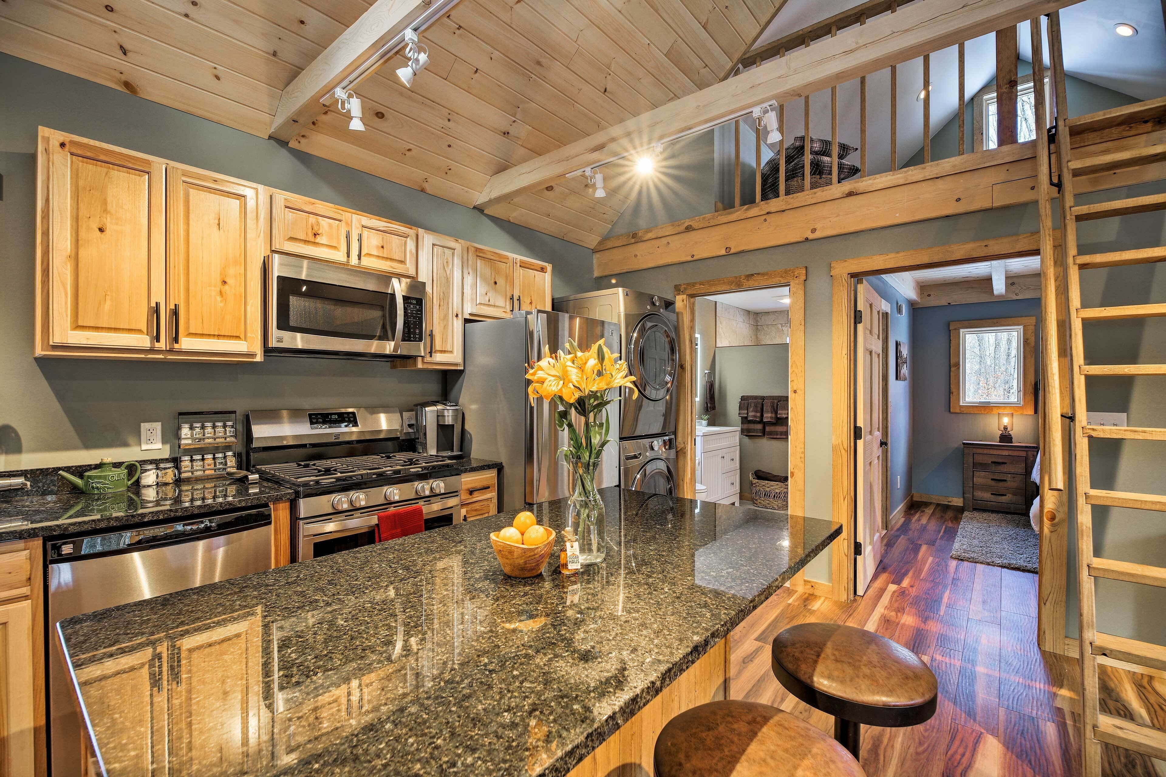 Newly Built Cabin w/ Hot Tub - 16 Mi to Stowe Mtn!