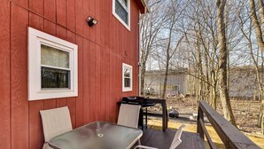 House (4 Bedrooms) | Interior - Furnished Deck & Fire Pit: Home in Tobyhanna (Tobyhanna)