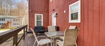 Furnished Deck & Fire Pit: Home in Tobyhanna
