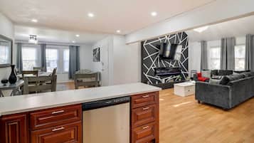 House (4 Bedrooms) | Interior