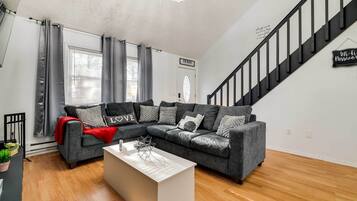 House (4 Bedrooms) | Interior