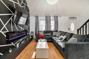 House (4 Bedrooms) | Interior