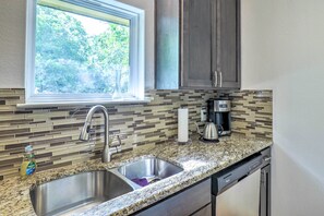 Apartment (0 Bedroom) | Interior - Sun-lit Studio ~ 2 Mi to Downtown Austin! (Austin)