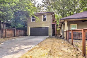 Apartment (0 Bedroom) | Interior - Sun-lit Studio ~ 2 Mi to Downtown Austin! (Austin)