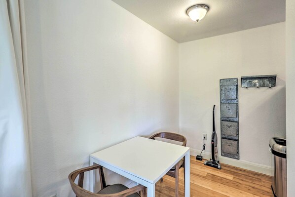 Apartment (0 Bedroom) | Interior - Sun-lit Studio ~ 2 Mi to Downtown Austin! (Austin)