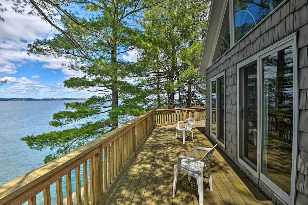 Waterfront Hammond Home w/ Grill + Boat Dock! - Lyn