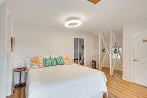 Interior - Epic Brunswick Apartment With Deck! (Brunswick)