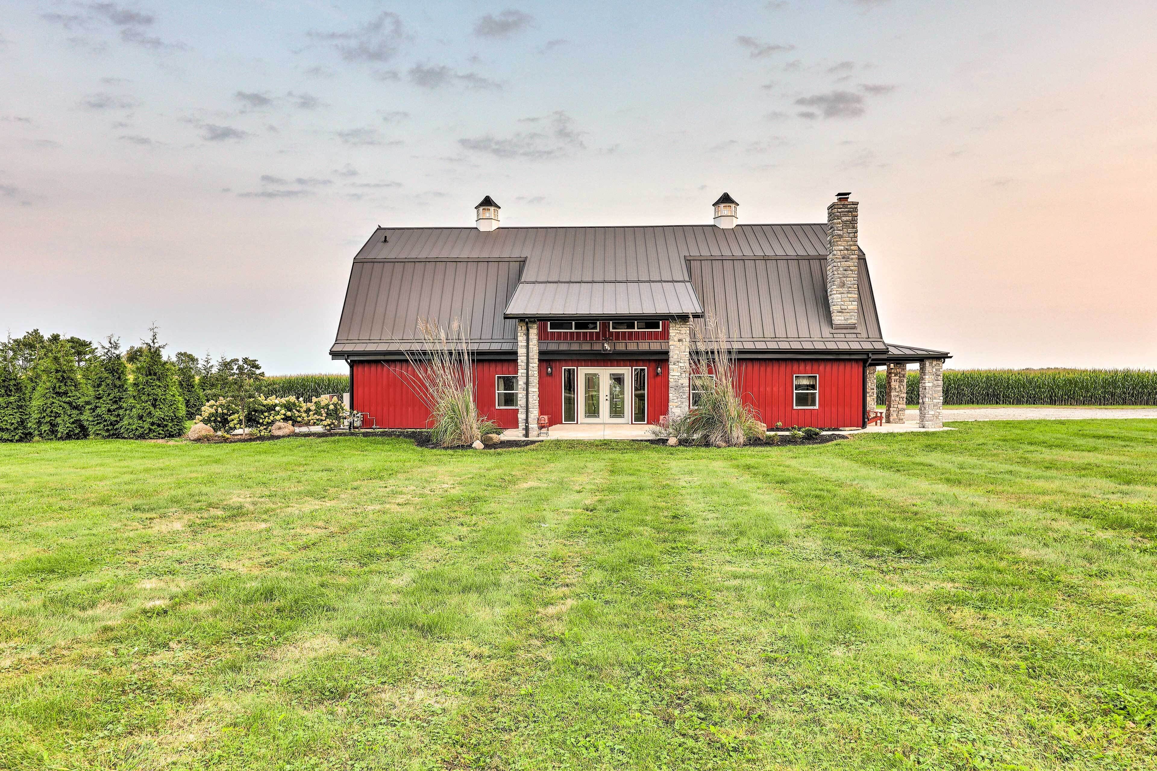 Charming Jeffersonville Barndominium w/ Fire Pit!