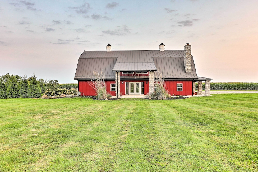 Charming Jeffersonville Barndominium w/ Fire Pit!