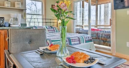 Screened Porch: The Coop Robbinsville Cabin!