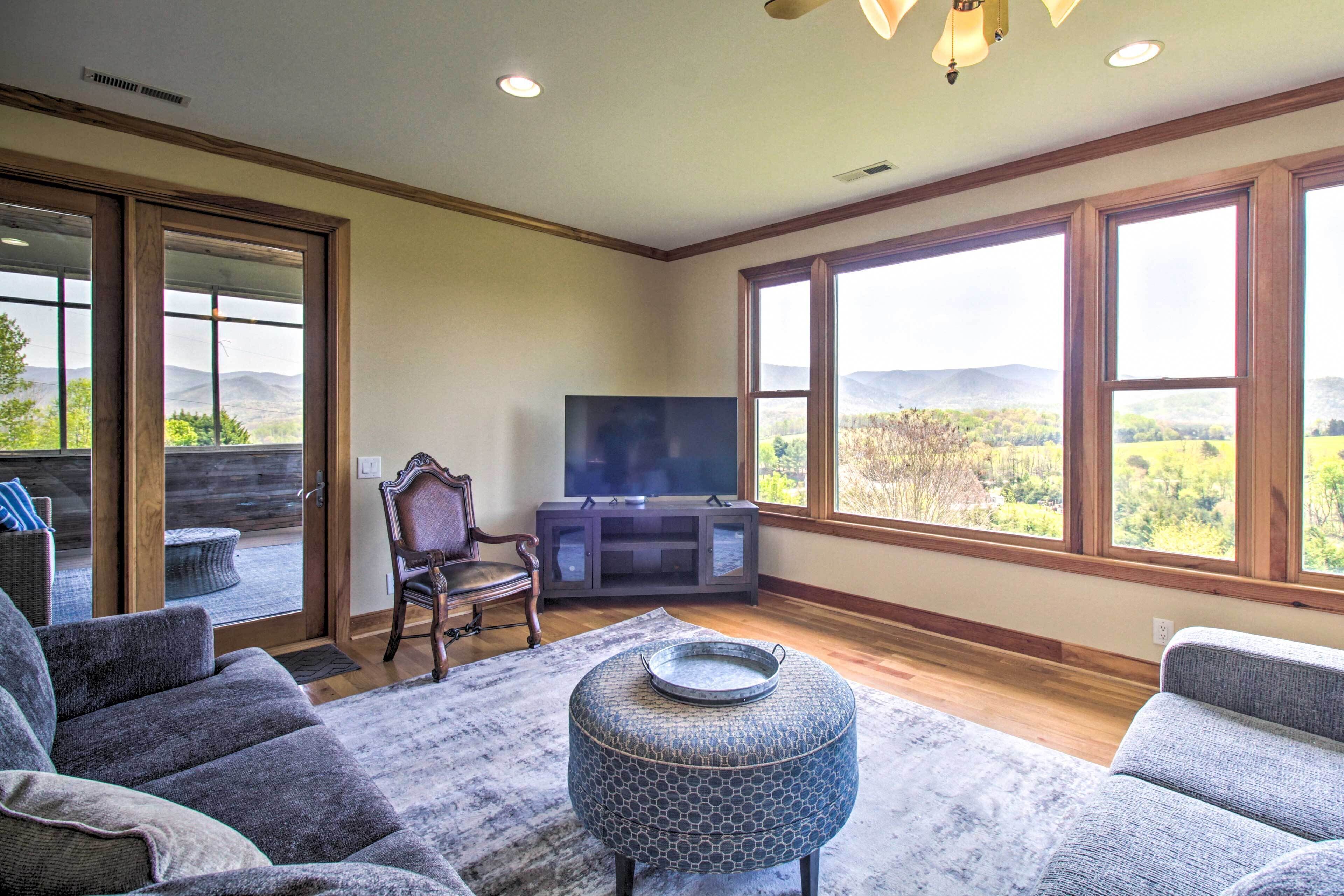 Spacious Lexington Home w/ Breathtaking Views