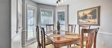 House (3 Bedrooms) | Interior