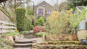 Cottage | Property grounds