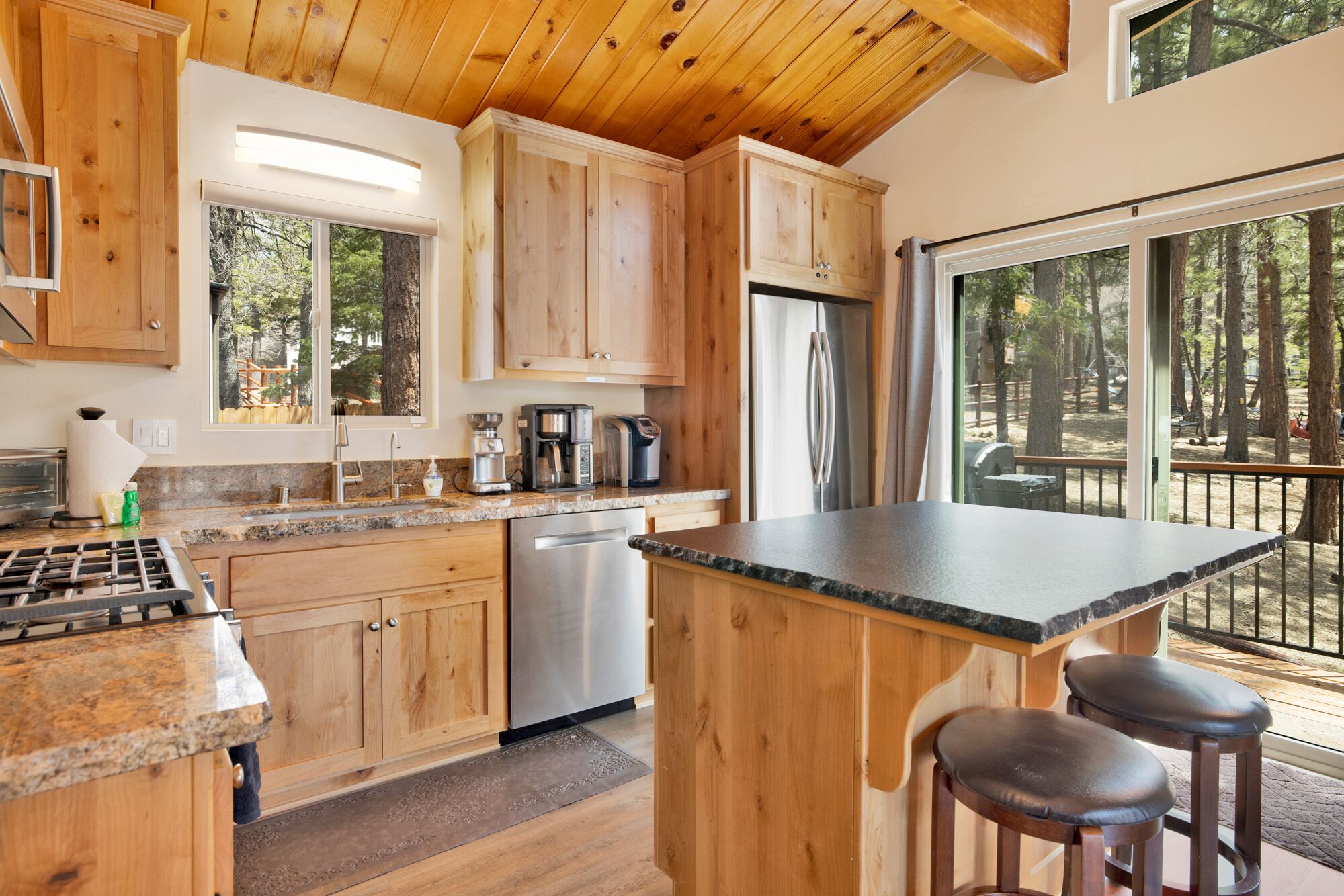 Chippers Lodge- Cozy Mountain Modern Retreat