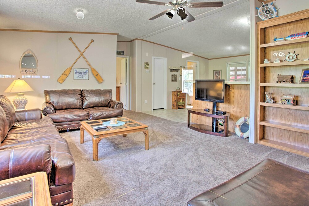Spacious House ~ 1 Mi to Lake & Boat Ramp!
