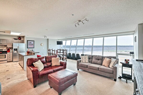 Apartment (2 Bedrooms) | Front of property