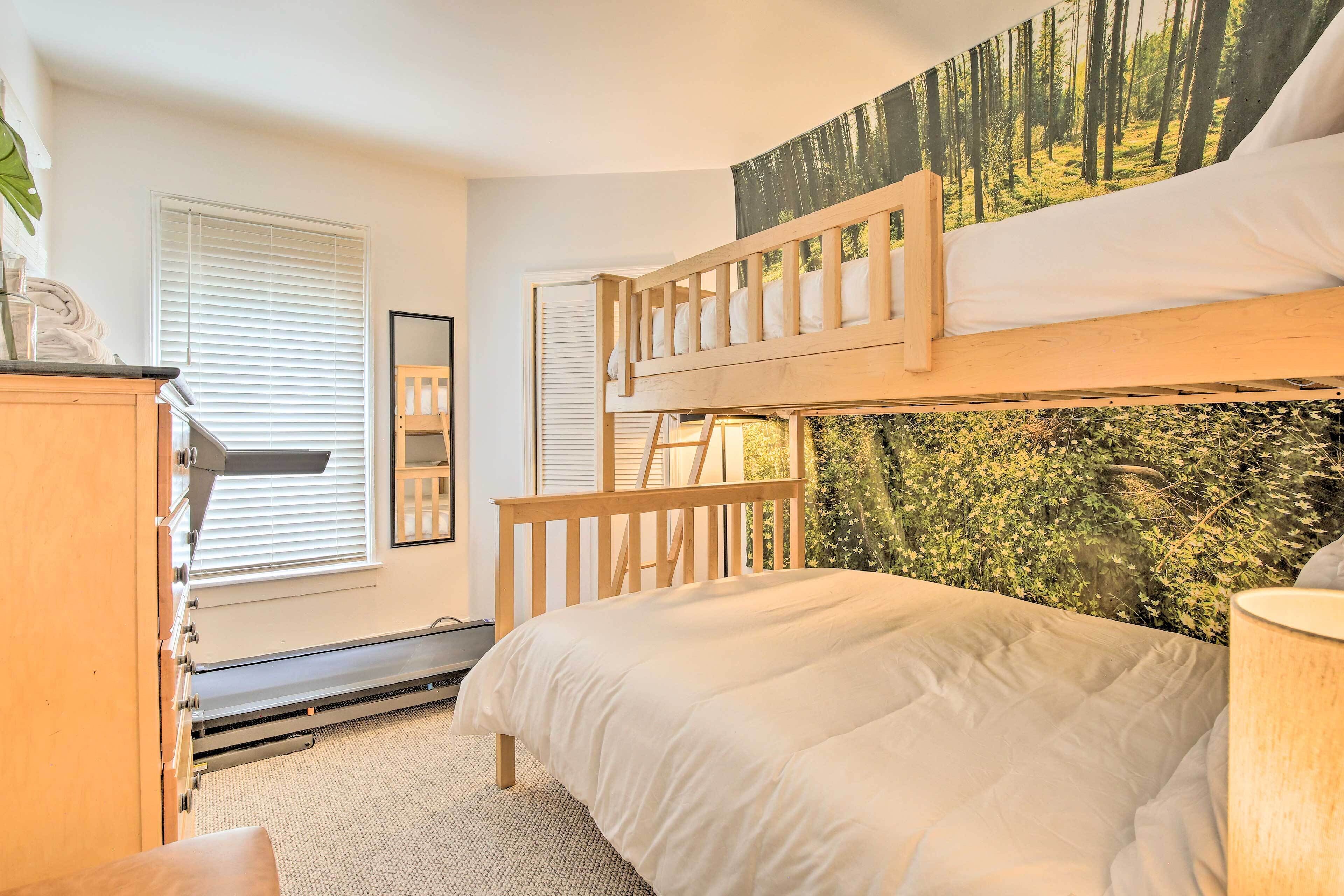 Charming Home ~ 6 Mi to Downtown New Haven!