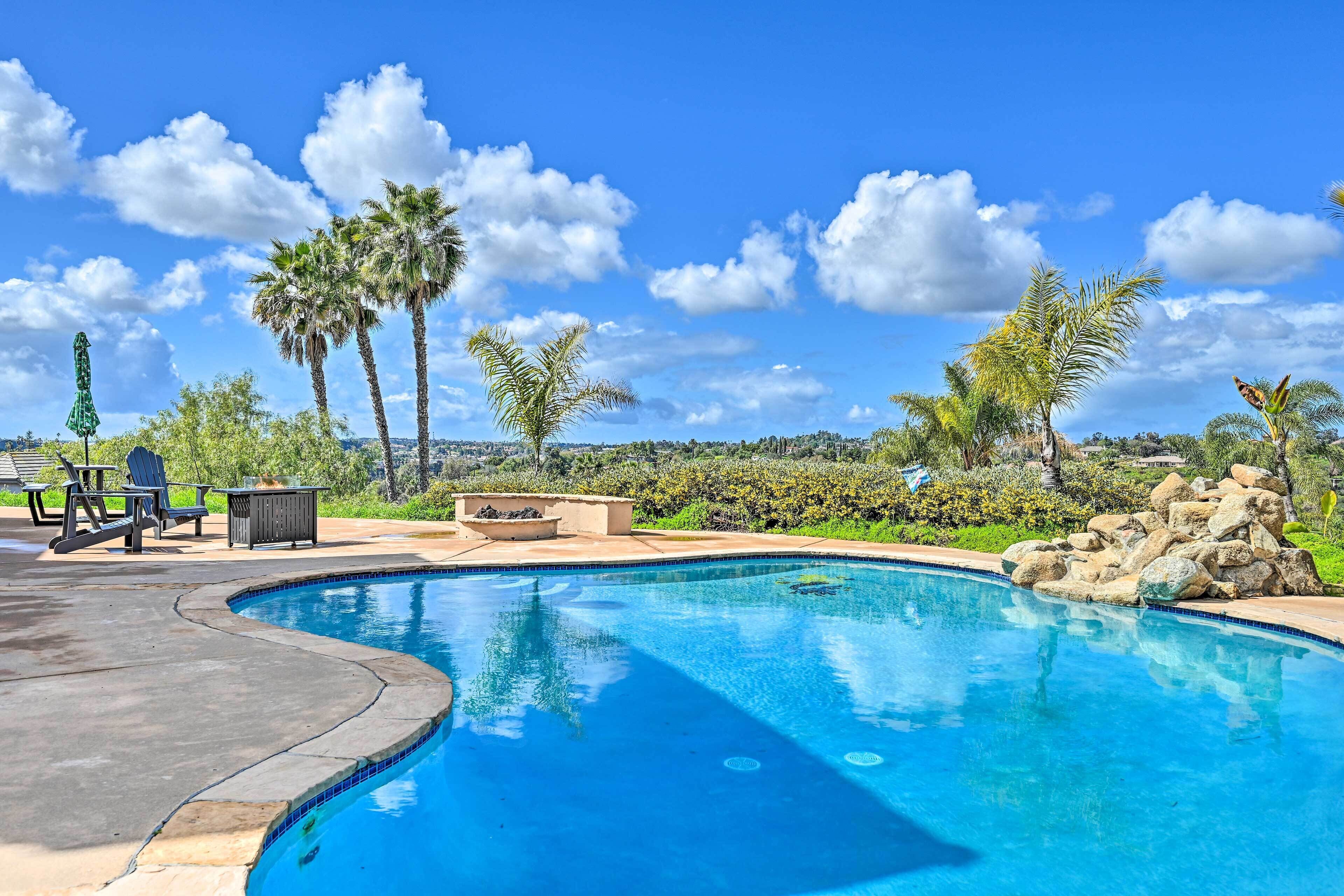 Luxe Vista Getaway With Private Pool & Hot Tub!