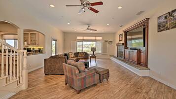 Casa (Multiple Bedrooms) | Parte interna