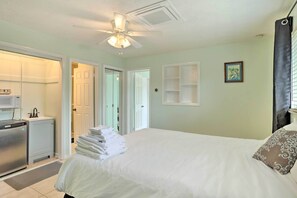 House (1 Bedroom) | Interior - Pet-friendly Jensen Beach Home w/ Yard Near Ocean! (Jensen Beach)